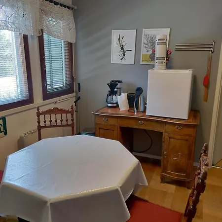 Minikoti, Kalustettu Huone 1-2 Henkiloelle Privatunterkunft